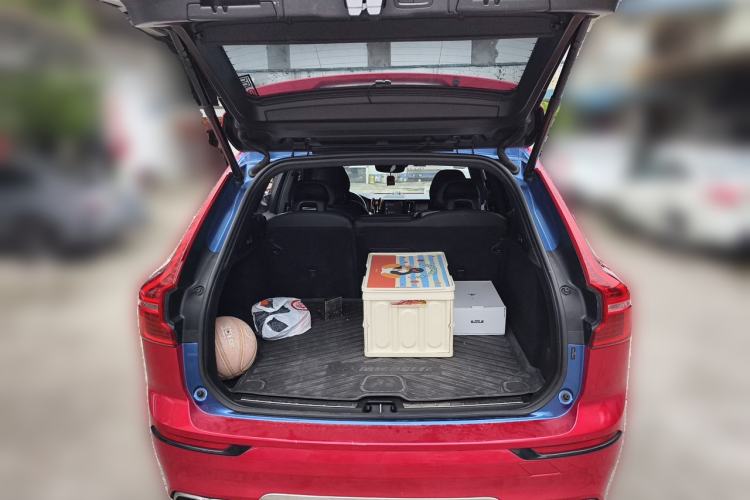 Used Volvo XC60 2018 T5 4x4 Smart & Sporty Edition Trunk