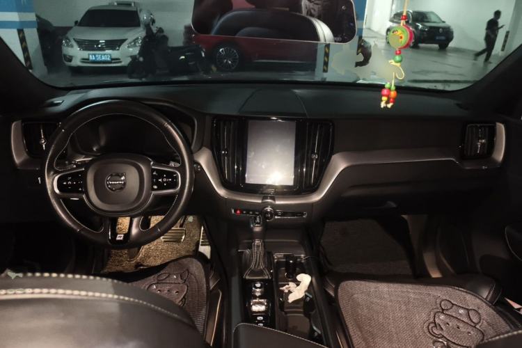 Used Volvo XC60 2018 T5 4x4 Smart & Sporty Edition Center Console