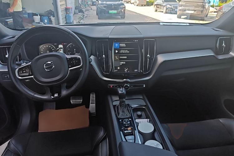 Used Volvo XC60 2018 T5 4x4 Smart & Sporty Edition Center Console