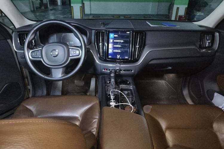 Used Volvo XC60 2018 T5 4x4 Zhiyi Edition Center Console