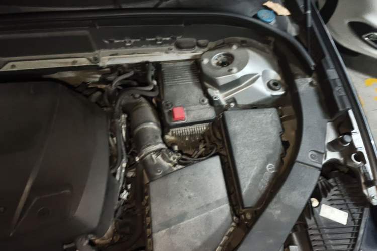 Used Volvo XC60 2018 T5 4x4 Smart & Sporty Edition Engine Bay Left