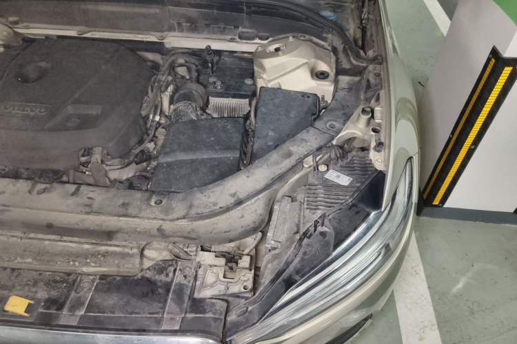 Used Volvo XC60 2018 T5 4x4 Zhiyi Edition Engine Bay Left