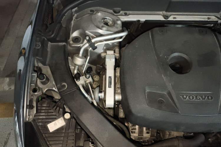 Used Volvo XC60 2018 T5 4x4 Smart & Sporty Edition Engine Bay Right