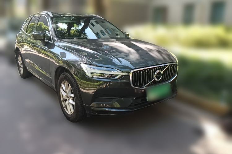 Used Volvo XC60 2018 T5 4x4 Zhiyi Edition Front Right 45 Deg