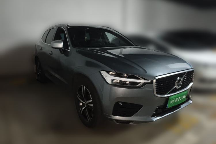 Used Volvo XC60 2018 T5 4x4 Smart & Sporty Edition Front Right 45 Deg