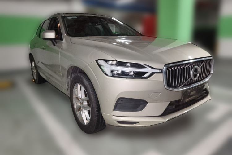 Used Volvo XC60 2018 T5 4x4 Zhiyi Edition Front Right 45 Deg