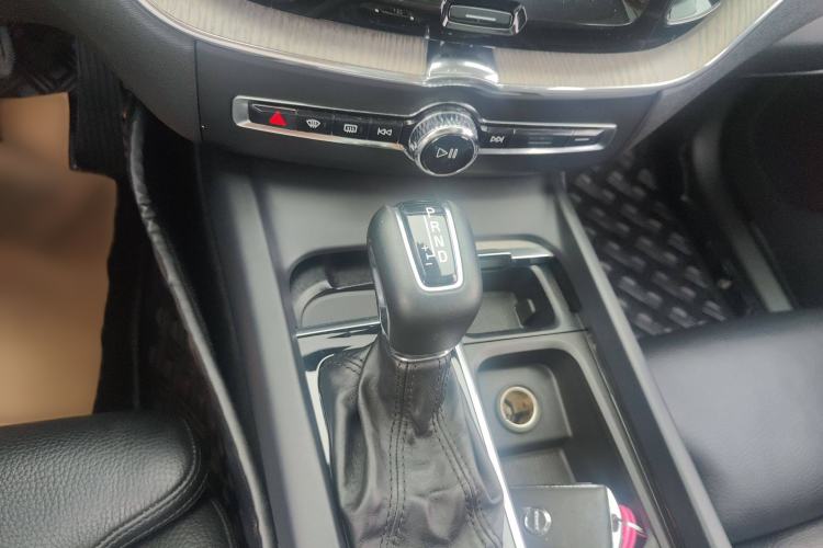 Used Volvo XC60 2018 T5 4x4 Zhiya Luxury Edition Gear Lever