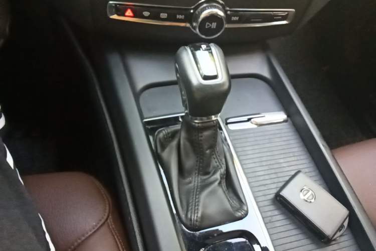 Used Volvo XC60 2018 T5 4x4 Zhiyi Edition Gear Lever