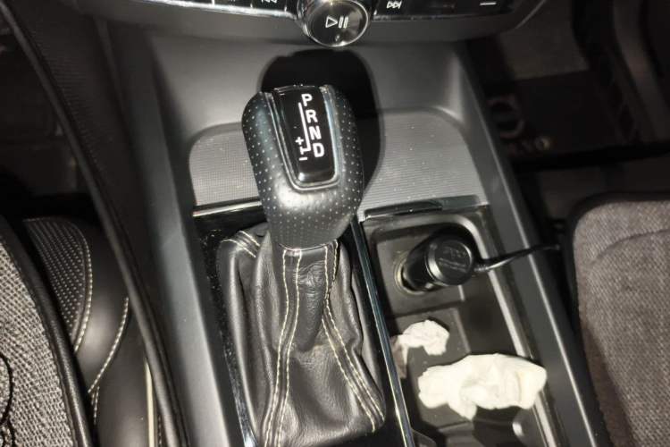 Used Volvo XC60 2018 T5 4x4 Smart & Sporty Edition Gear Lever