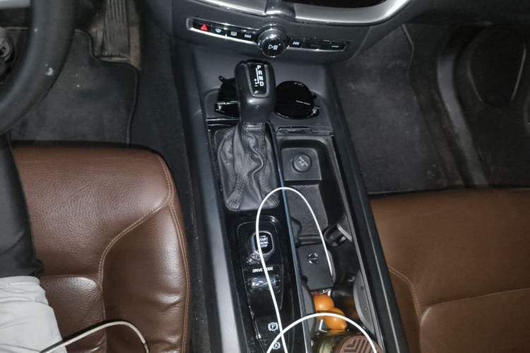 Used Volvo XC60 2018 T5 4x4 Zhiyi Edition Gear Lever