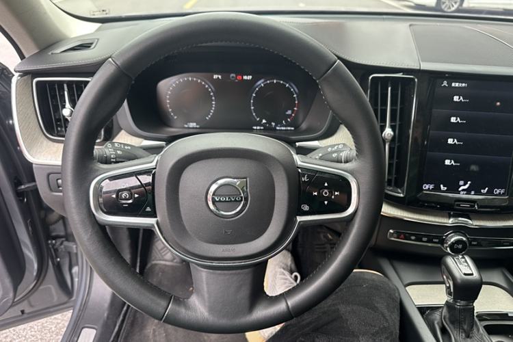 Used Volvo XC60 2018 T5 4x4 Zhiya Luxury Edition Interior 1