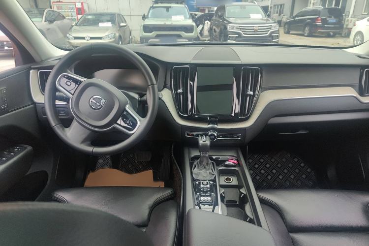 Used Volvo XC60 2018 T5 4x4 Zhiya Luxury Edition Interior 2