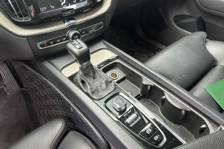 Used Volvo XC60 2018 T5 4x4 Zhiya Luxury Edition Interior 3