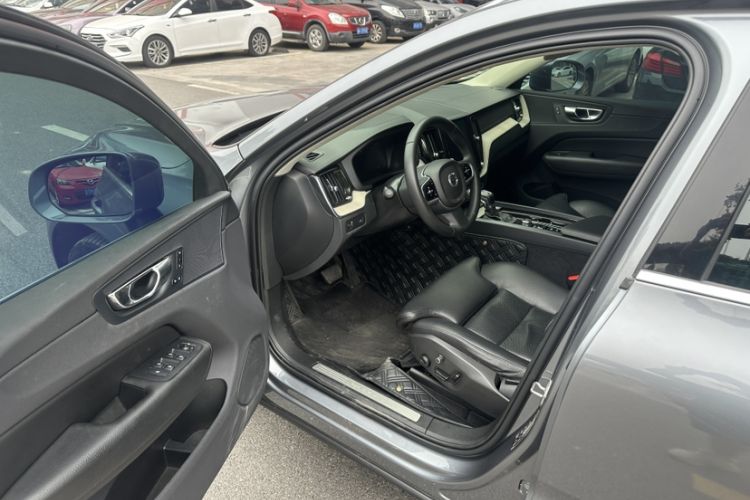 Used Volvo XC60 2018 T5 4x4 Zhiya Luxury Edition Interior 5