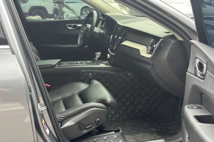 Used Volvo XC60 2018 T5 4x4 Zhiya Luxury Edition Interior 9