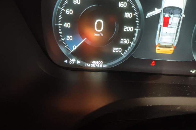 Used Volvo XC60 2018 T5 4x4 Smart & Sporty Edition Odometer Close Up
