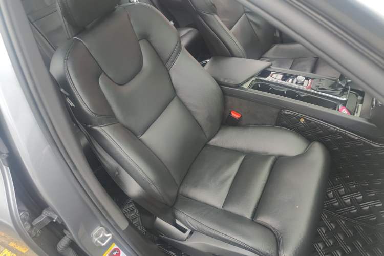 Used Volvo XC60 2018 T5 4x4 Zhiya Luxury Edition Right Front Seat
