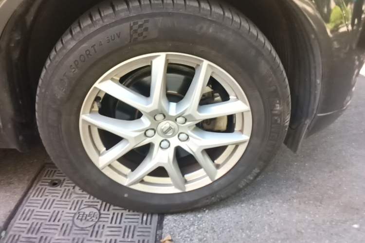 Used Volvo XC60 2018 T5 4x4 Zhiyi Edition Right Front Wheel Hub
