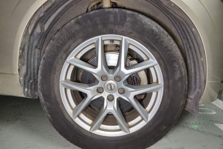 Used Volvo XC60 2018 T5 4x4 Zhiyi Edition Right Front Wheel Hub