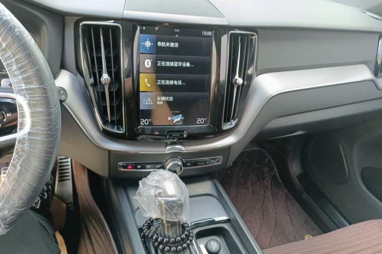 Used Volvo XC60 2018 T5 4x4 Smart & Sporty Edition Audio And AC Panel