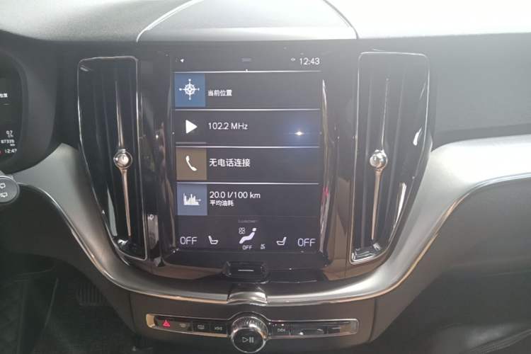 Used Volvo XC60 2018 T5 4x4 Smart Edition Audio And AC Panel