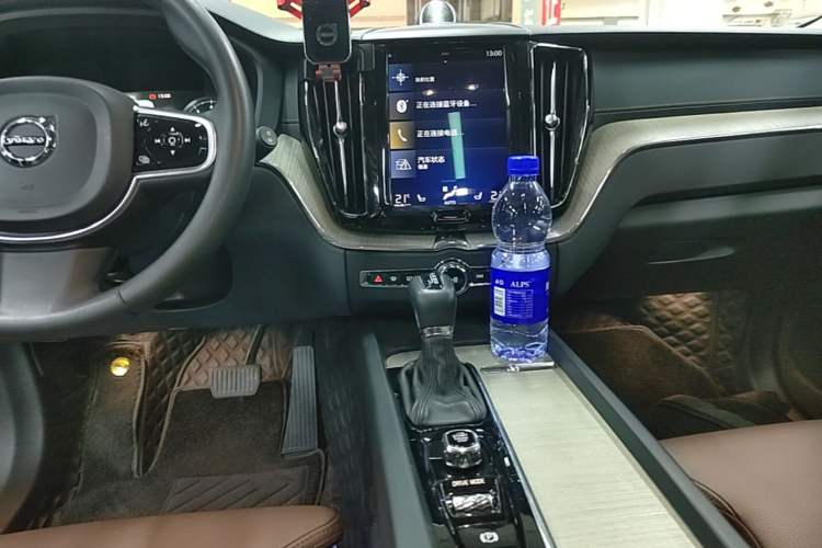 Used Volvo XC60 2018 T5 4x4 Zhiya Luxury Edition Audio And AC Panel
