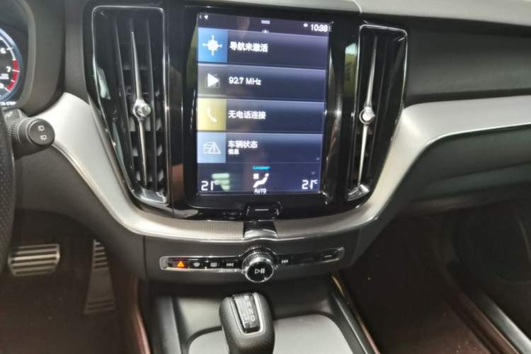 Used Volvo XC60 2018 T5 4x4 Smart & Sporty Edition Audio And AC Panel