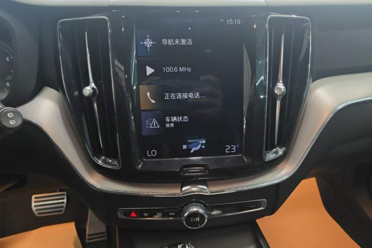 Used Volvo XC60 2018 T5 4x4 Smart & Sporty Edition Audio And AC Panel