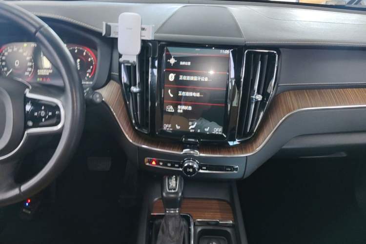 Used Volvo XC60 2018 T5 4x4 Zhiya Luxury Edition Audio And AC Panel