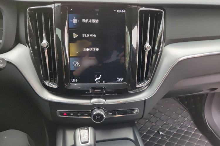 Used Volvo XC60 2018 T5 4x4 Zhiyi Edition Audio And AC Panel