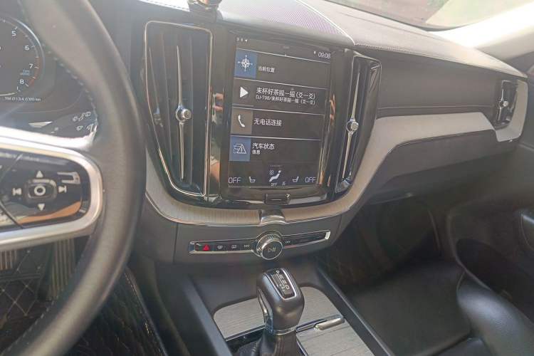 Used Volvo XC60 2018 T5 4x4 Zhiya Luxury Edition Audio And AC Panel