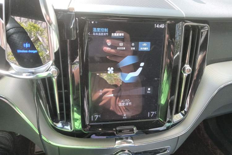 Used Volvo XC60 2018 T5 4x4 Smart & Sporty Edition Audio And AC Panel