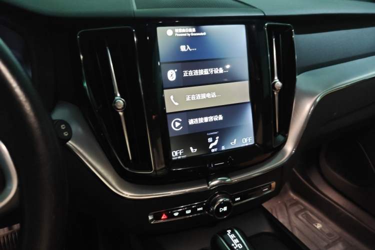 Used Volvo XC60 2018 T5 4x4 Smart Edition Audio And AC Panel