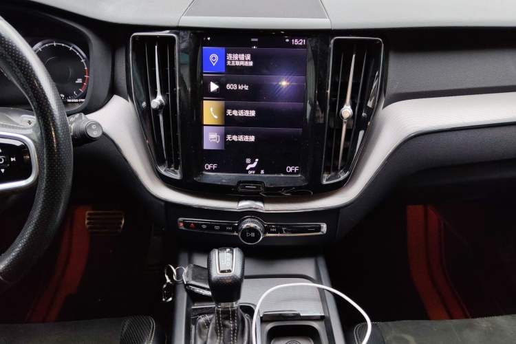 Used Volvo XC60 2018 T5 4x4 Smart & Sporty Edition Audio And AC Panel