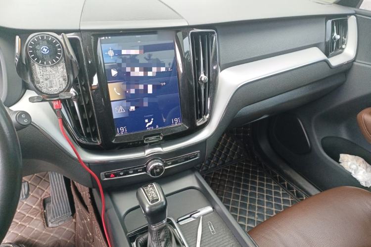 Used Volvo XC60 2018 T5 4x4 Zhiyi Edition Audio And AC Panel