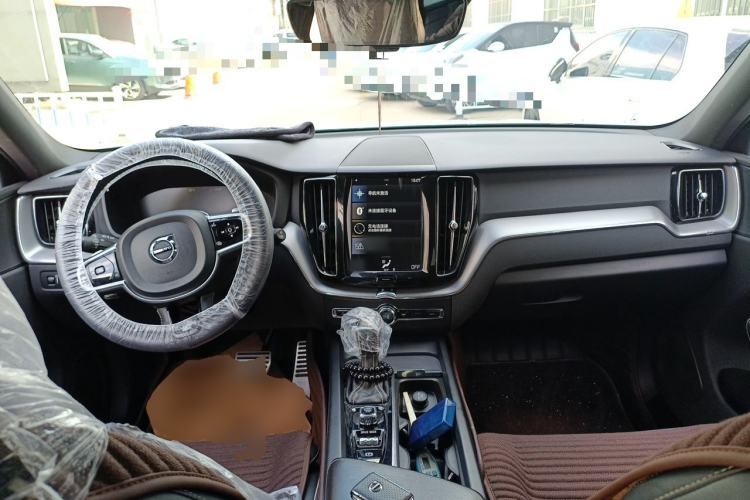 Used Volvo XC60 2018 T5 4x4 Smart & Sporty Edition Center Console