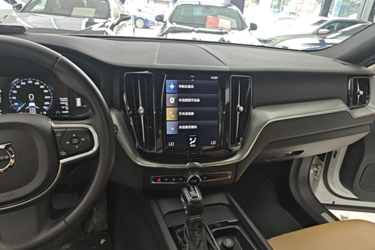 Used Volvo XC60 2018 T5 4x4 Zhiyi Edition Center Console
