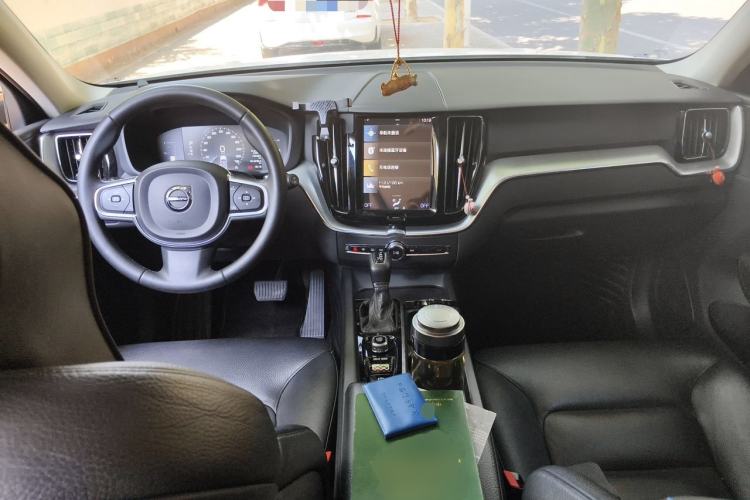 Used Volvo XC60 2018 T5 4x4 Zhiyi Edition Center Console
