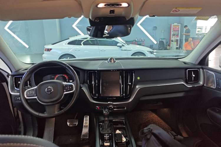 Used Volvo XC60 2018 T5 4x4 Zhiyi Edition Center Console