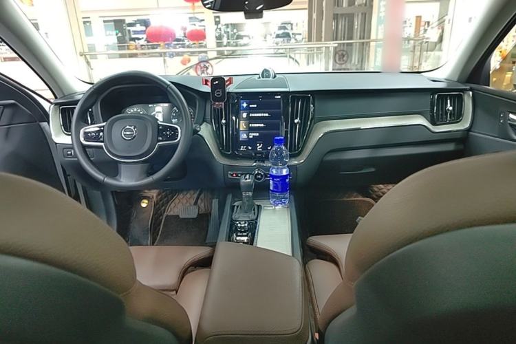 Used Volvo XC60 2018 T5 4x4 Zhiya Luxury Edition Center Console