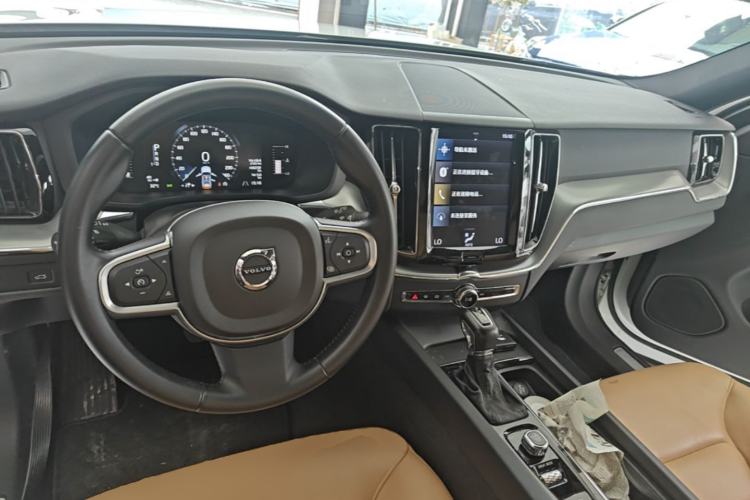 Used Volvo XC60 2018 T5 4x4 Zhiyi Edition Center Console