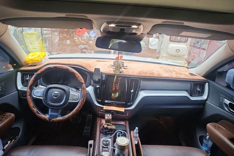 Used Volvo XC60 2018 T5 4x4 Zhiyi Edition Center Console