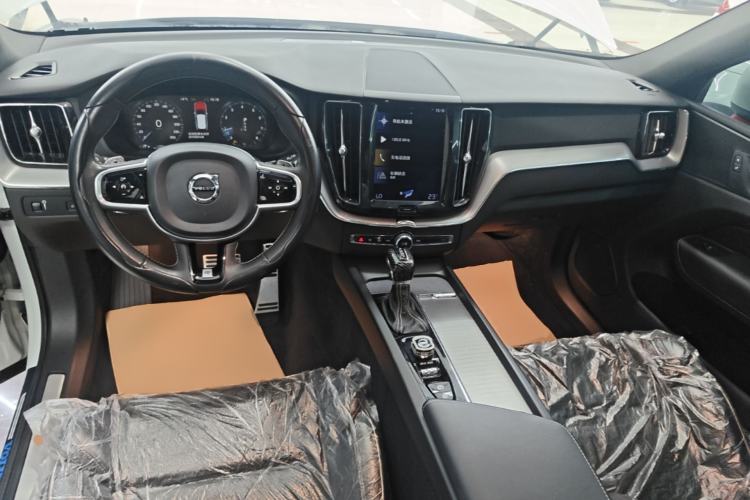 Used Volvo XC60 2018 T5 4x4 Smart & Sporty Edition Center Console