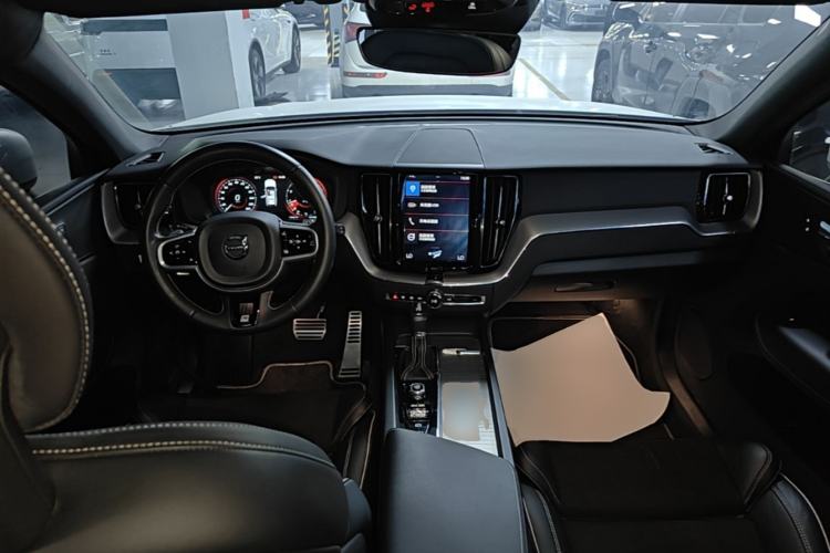Used Volvo XC60 2018 T5 4x4 Smart & Sporty Edition Center Console