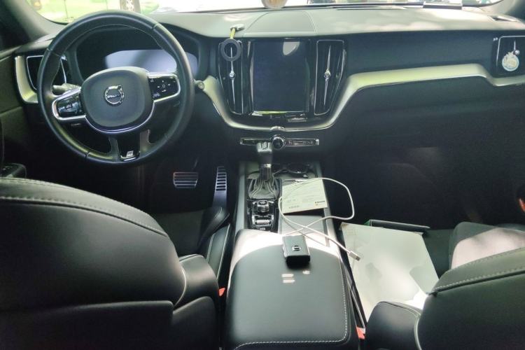 Used Volvo XC60 2018 T5 4x4 Smart & Sporty Edition Center Console