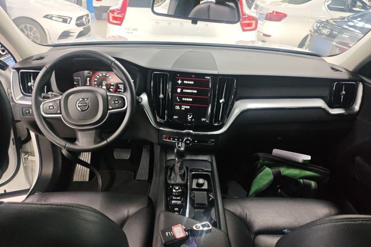 Used Volvo XC60 2018 T5 4x4 Zhiyi Edition Center Console