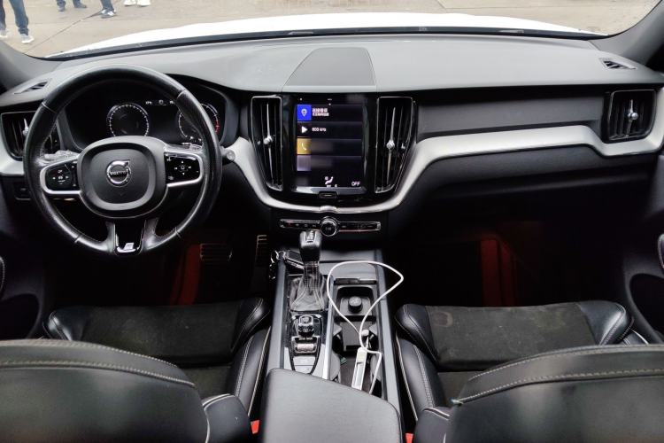 Used Volvo XC60 2018 T5 4x4 Smart & Sporty Edition Center Console