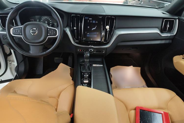 Used Volvo XC60 2018 T5 4x4 Zhiyi Edition Center Console