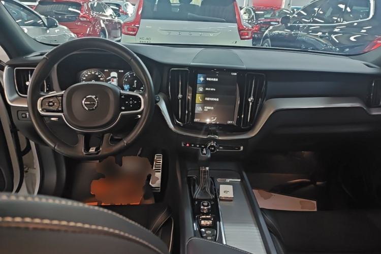 Used Volvo XC60 2018 T5 4x4 Smart & Sporty Edition Center Console