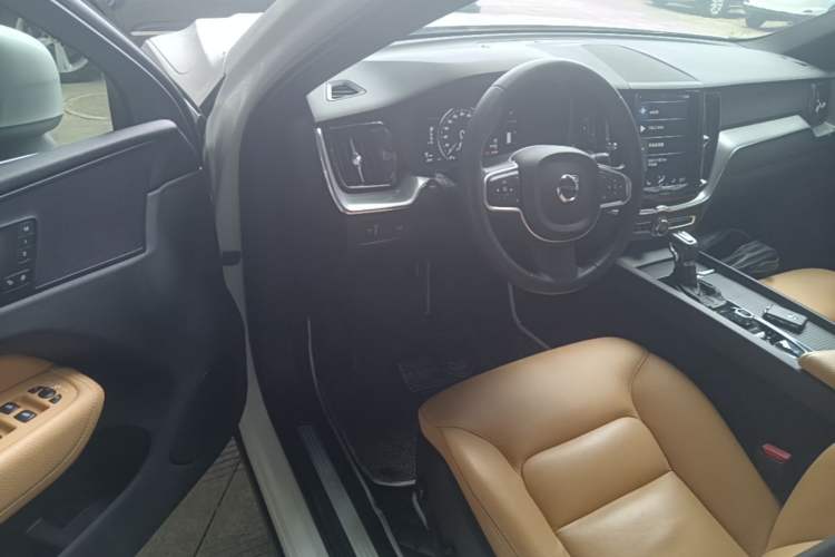 Used Volvo XC60 2018 T5 4x4 Smart Edition Driver Seat